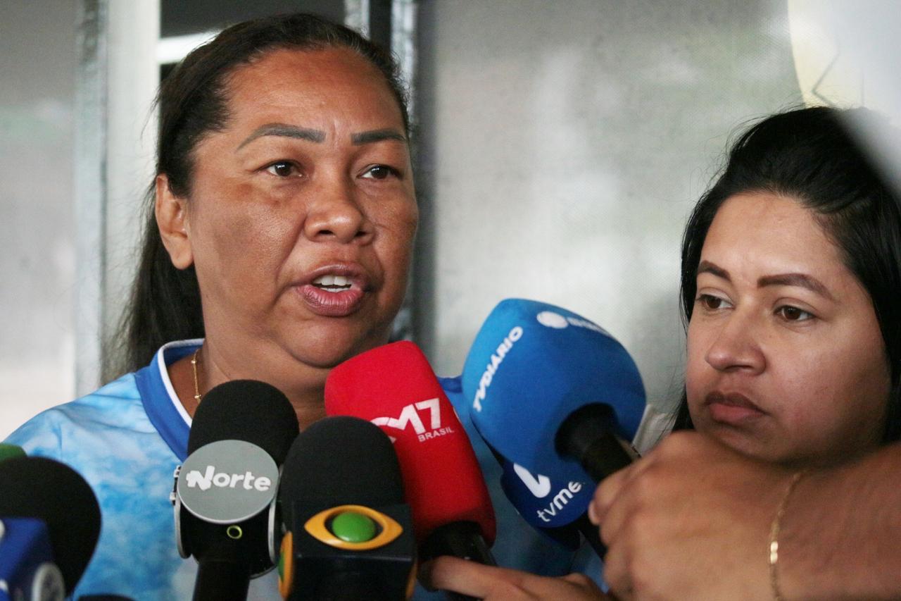 M&atilde;e do enfermeiro morto em sa&iacute;da de casa noturna - Foto: Jander Robson/Portal do Holanda