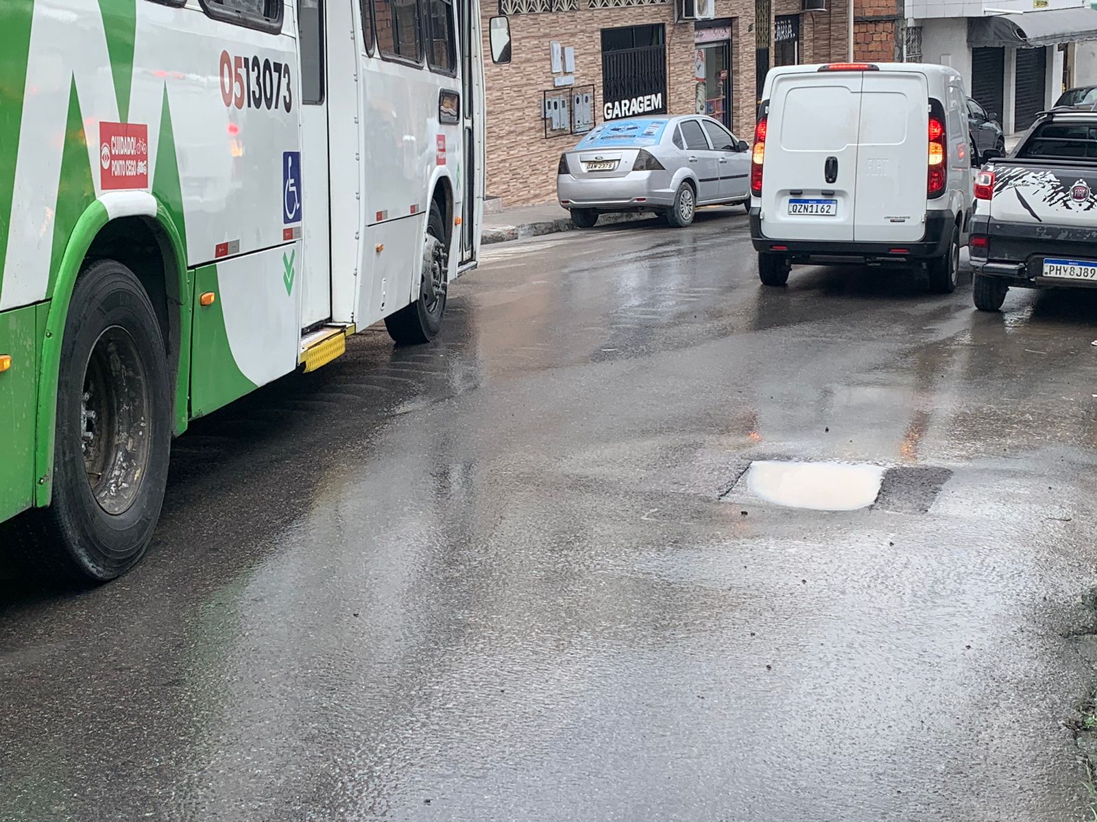 Buracos causados em ruas afetam tr&acirc;nsito / Foto: Caio Guarlotte