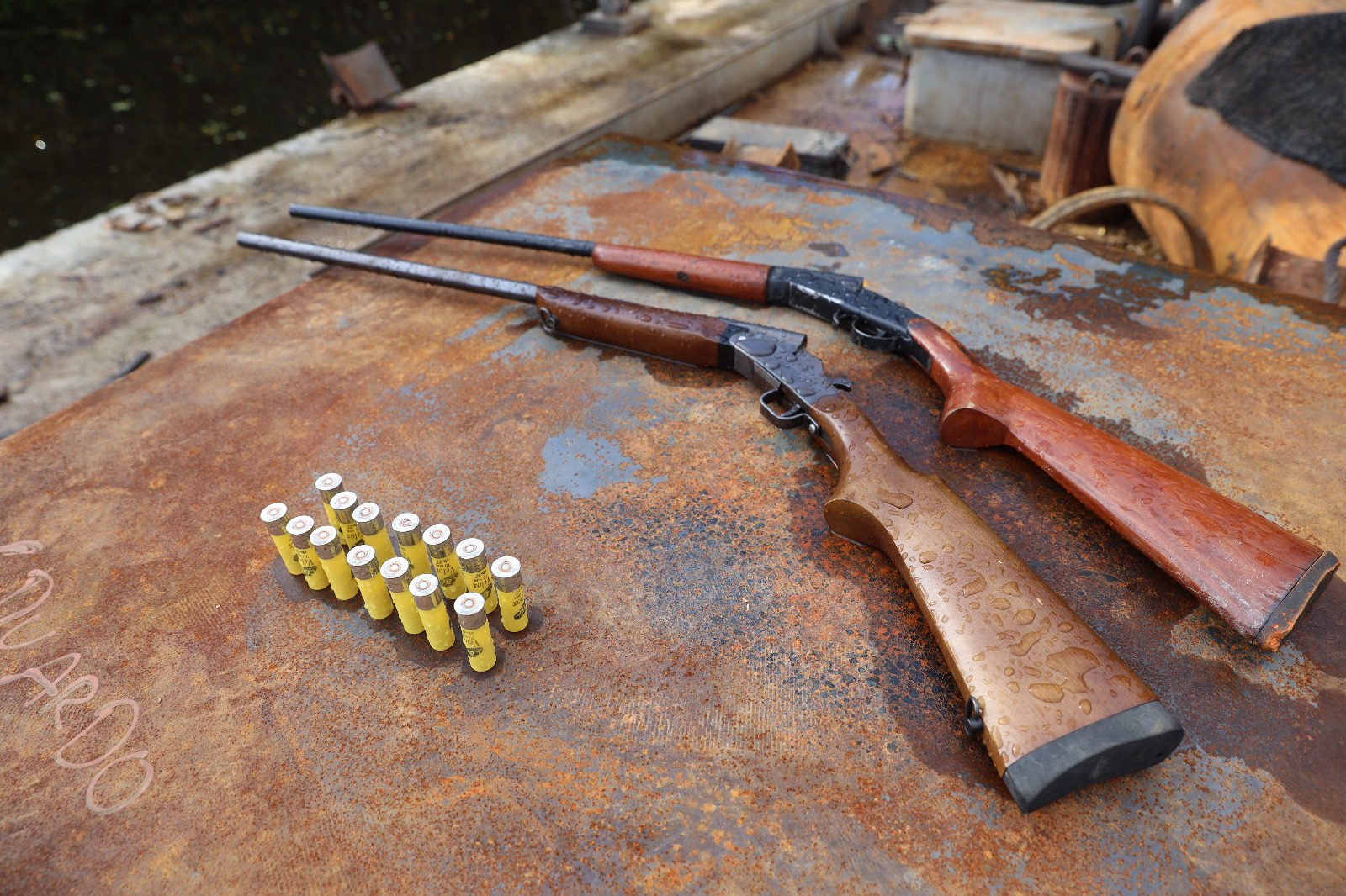 Armas apreendidas com os suspeitos - Foto: Divulga&ccedil;&atilde;o