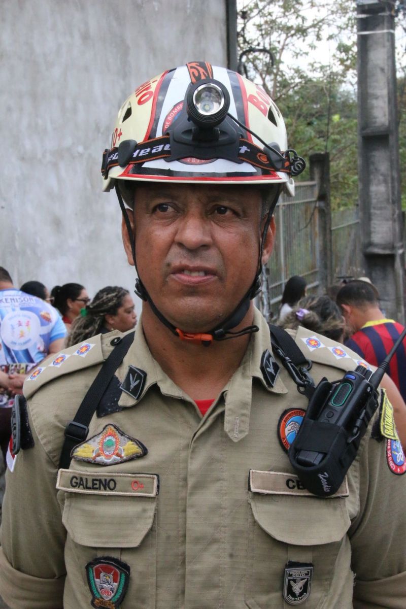 Bombeiro que atuou no resgate das v&iacute;timas - Foto: Jander Robson/Portal do Holanda