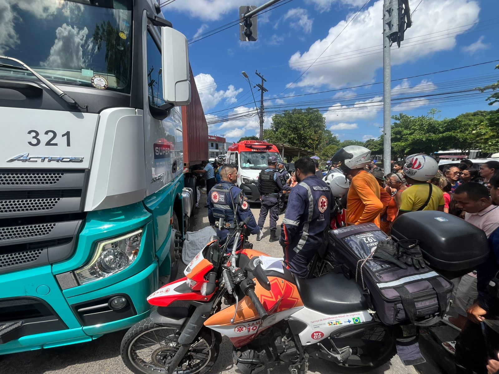 Carreta destruiu uma das pernas dela - Foto: Jander Robson/Portal do Holanda