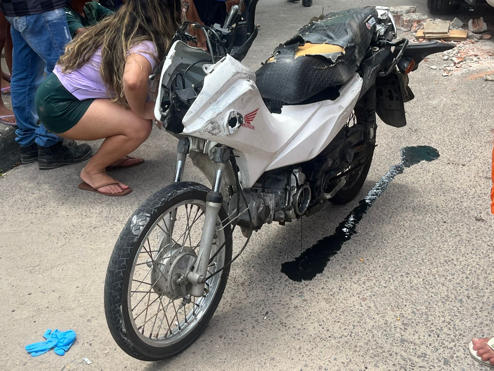 Moto da v&iacute;tima - Foto: Jander Robson/Portal do Holanda