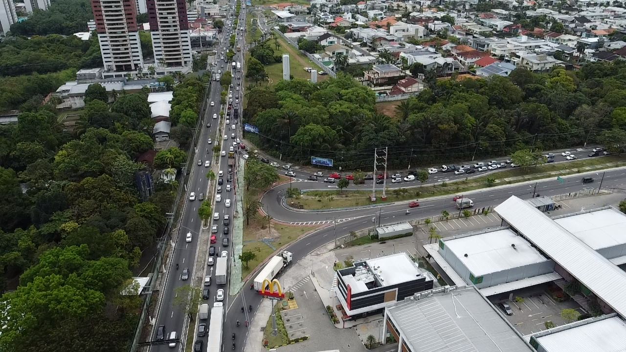 Tr&acirc;nsito carregado - Foto: Jander Robson/Portal do Holanda