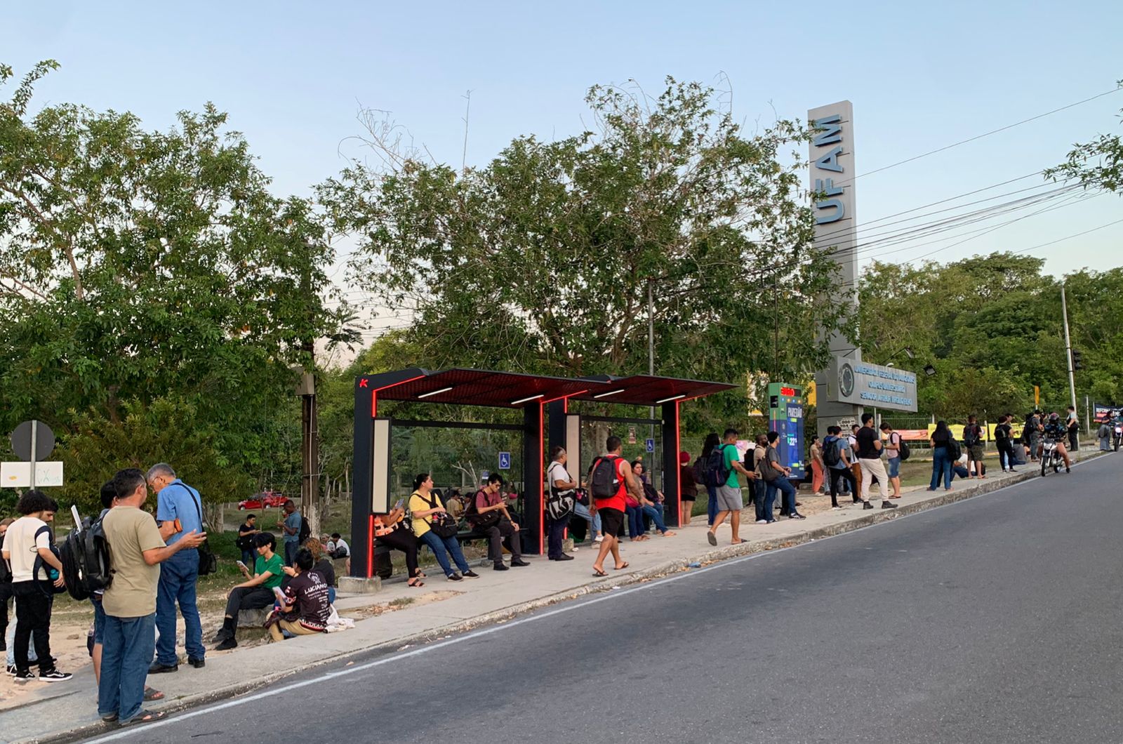 Avenida Rodrigo Ot&aacute;vio / Foto: Caio Guarlotte / Portal do Holanda