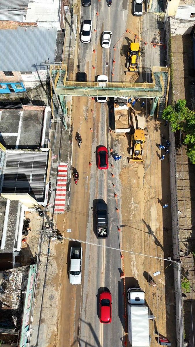 Tr&acirc;nsito ca&oacute;tico no local - Foto: Neto Silva/Portal do Holanda