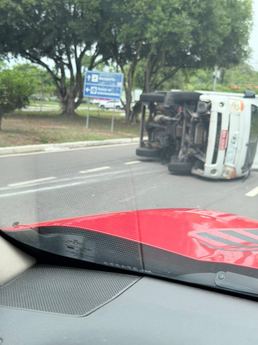 Caminh&atilde;o segue no local- Foto: Divulga&ccedil;&atilde;o