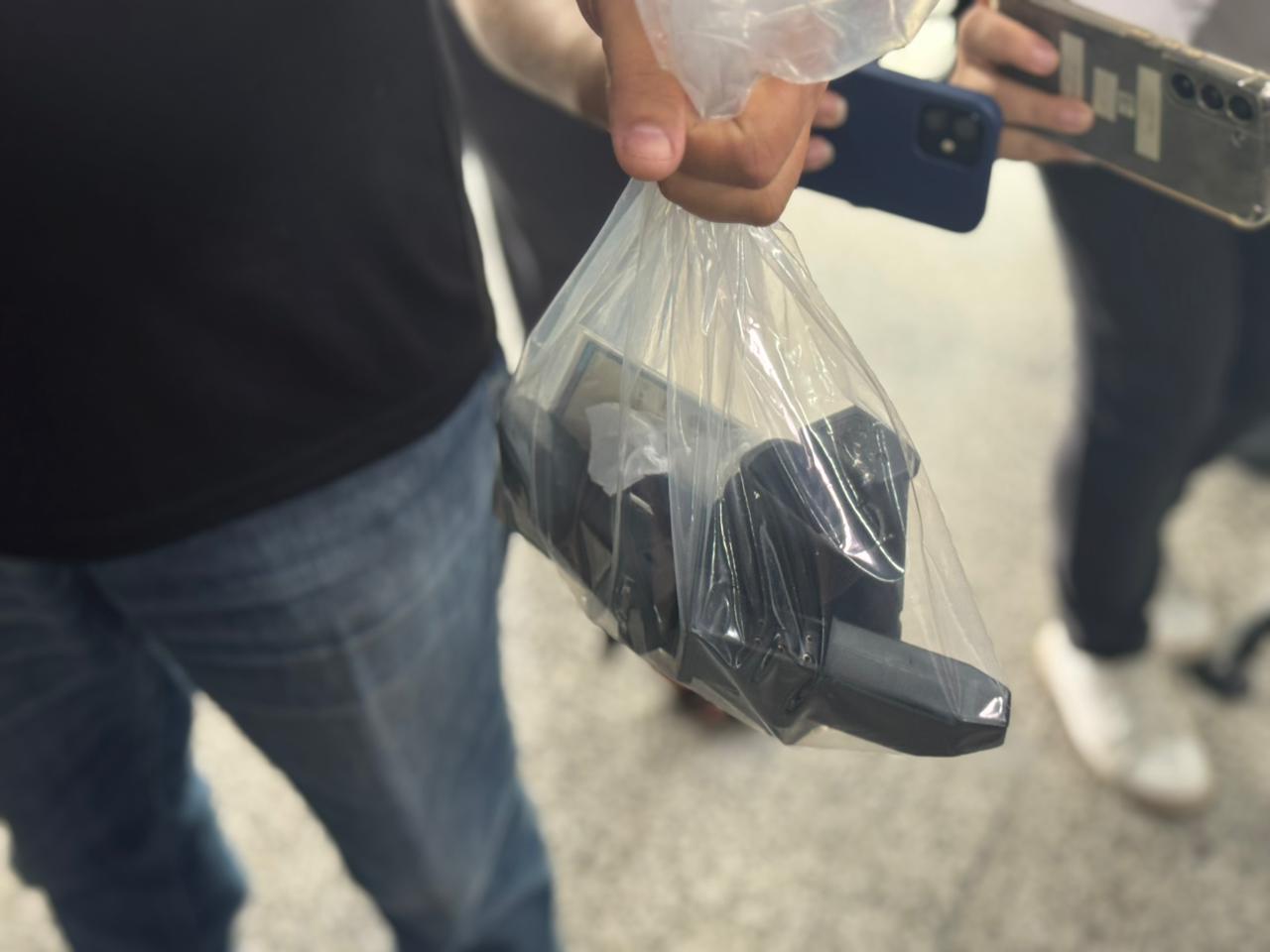 Arma do vereador apreendida - Foto: Neto Silva/Portal do Holanda