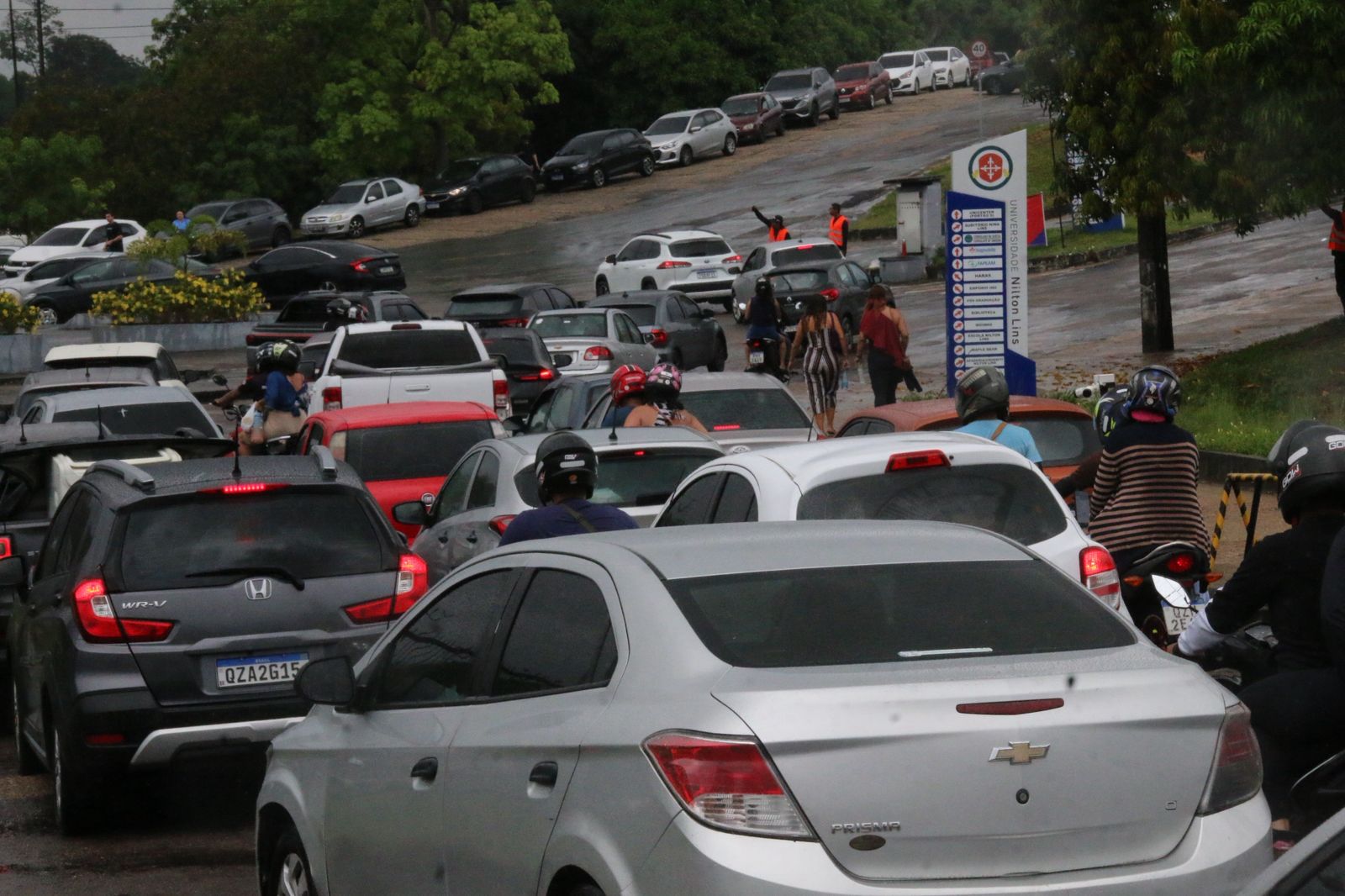 Congestionamento no entorno da Nilton Lins - Foto: Jander Robson/Portal do Holanda