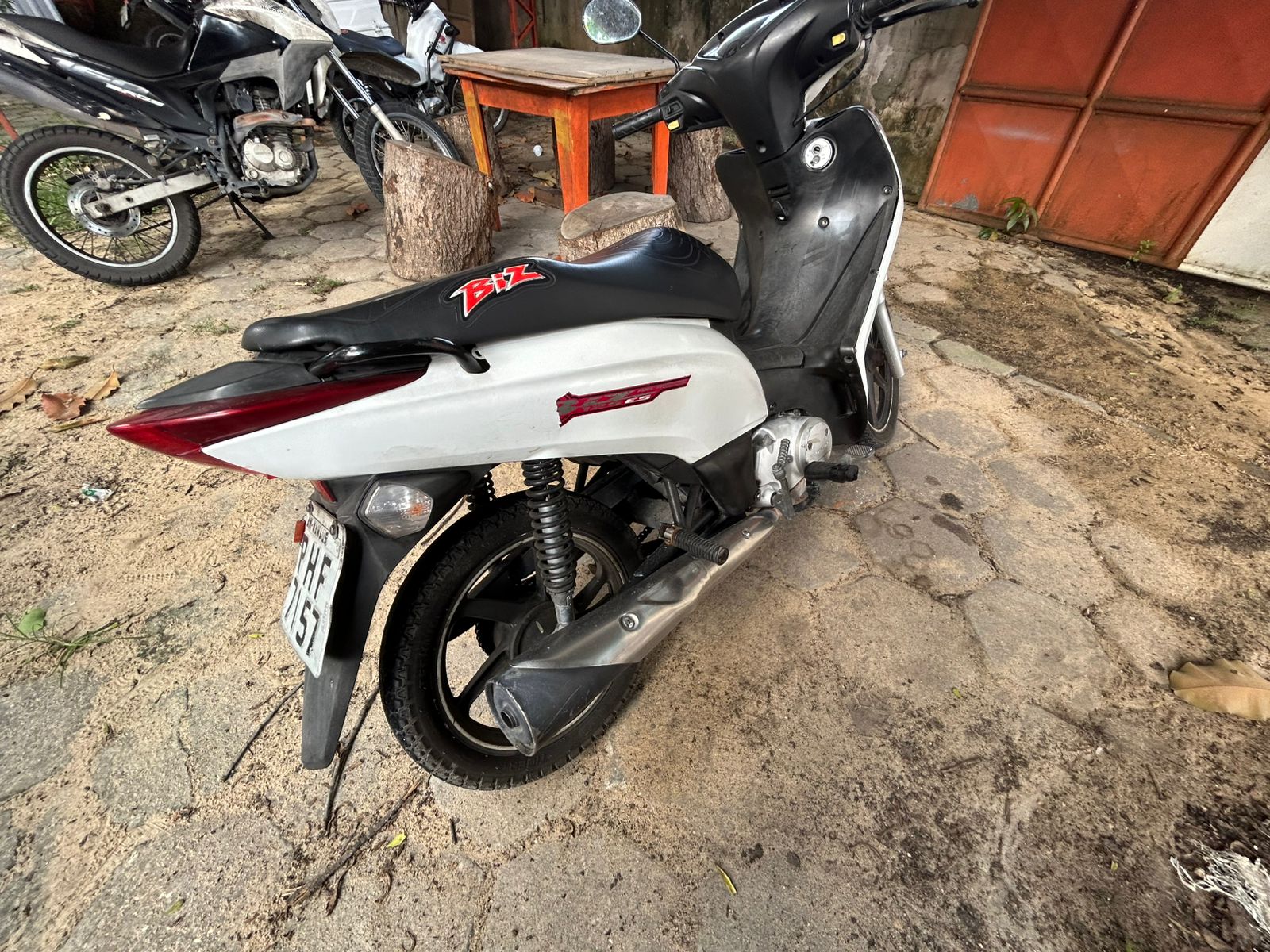 Moto da v&iacute;tima - Foto: Jander Robson/Portal do Holanda