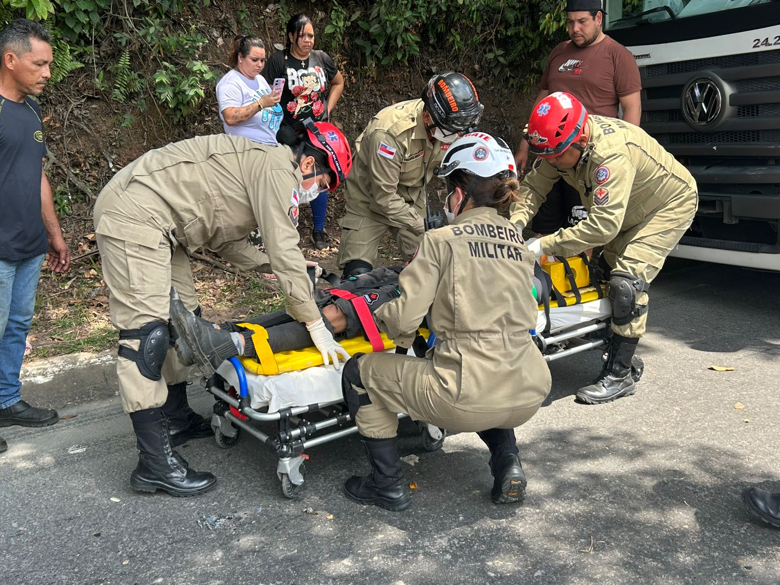 Resgate de v&iacute;timas - Foto: Jander Robson/Portal do Holanda