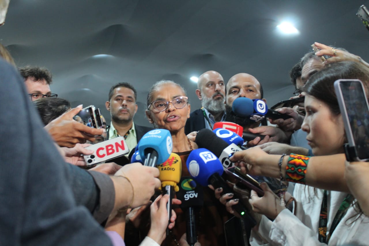 Ministra do Meio Ambiente, Marina Silva, durante coletiva na c&uacute;pula da COP30, em Bel&eacute;m. Foto: Ronaldo Siqueira/Portal do Holanda