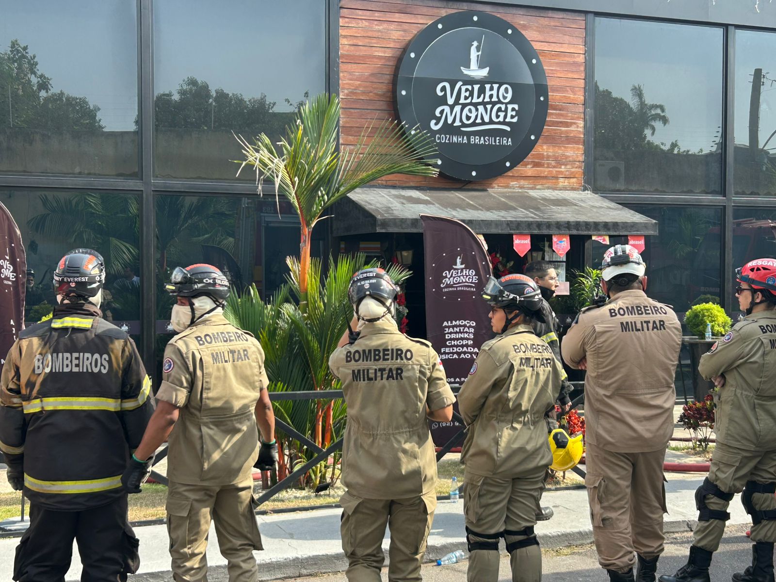 Chamas j&aacute; foram controladas - Foto: Jander Robson/Portal do Holanda