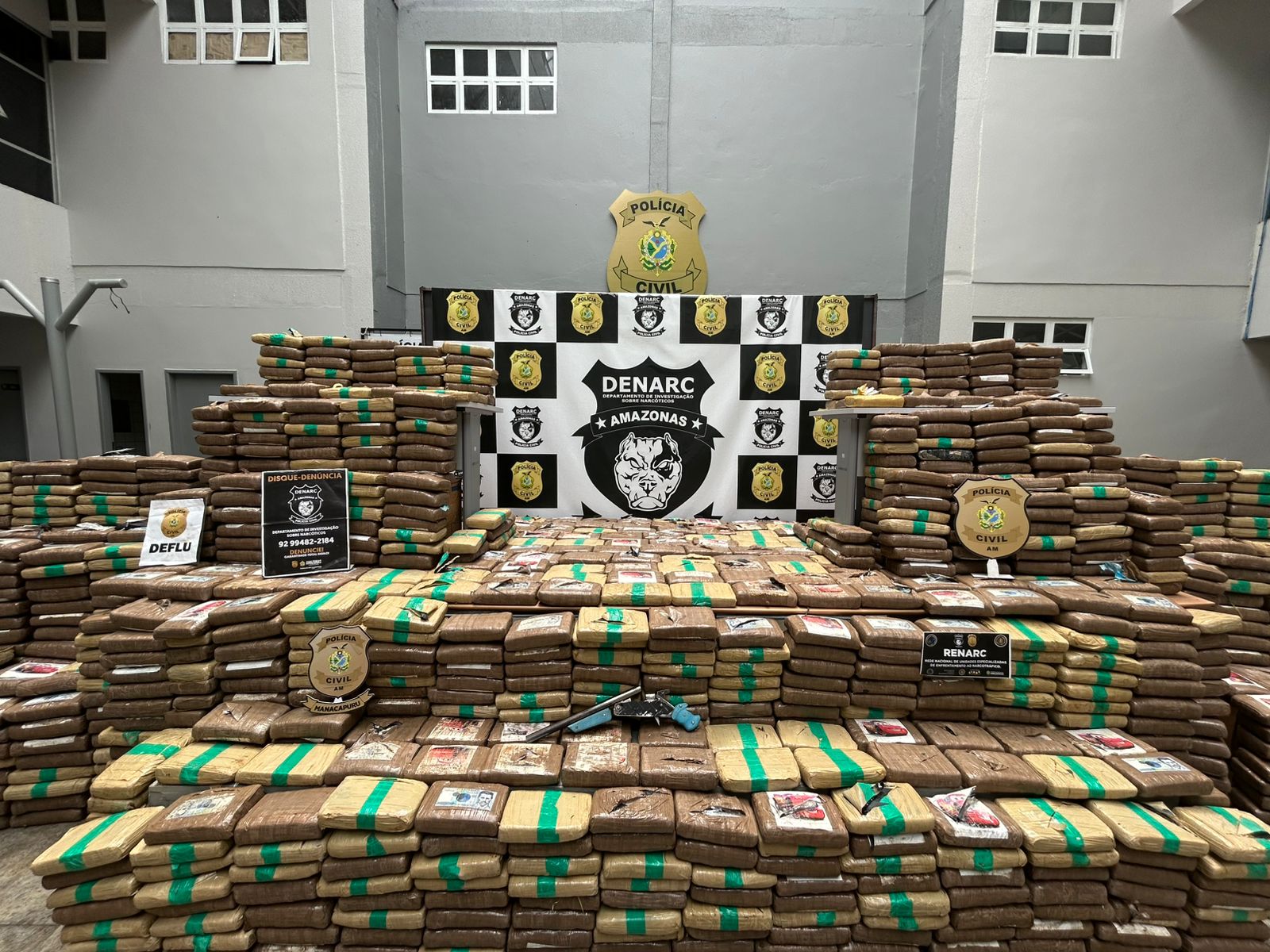 A droga foi avaliada em R$ 24 milh&otilde;es. - Foto: Jander Robson/Portal do Holanda