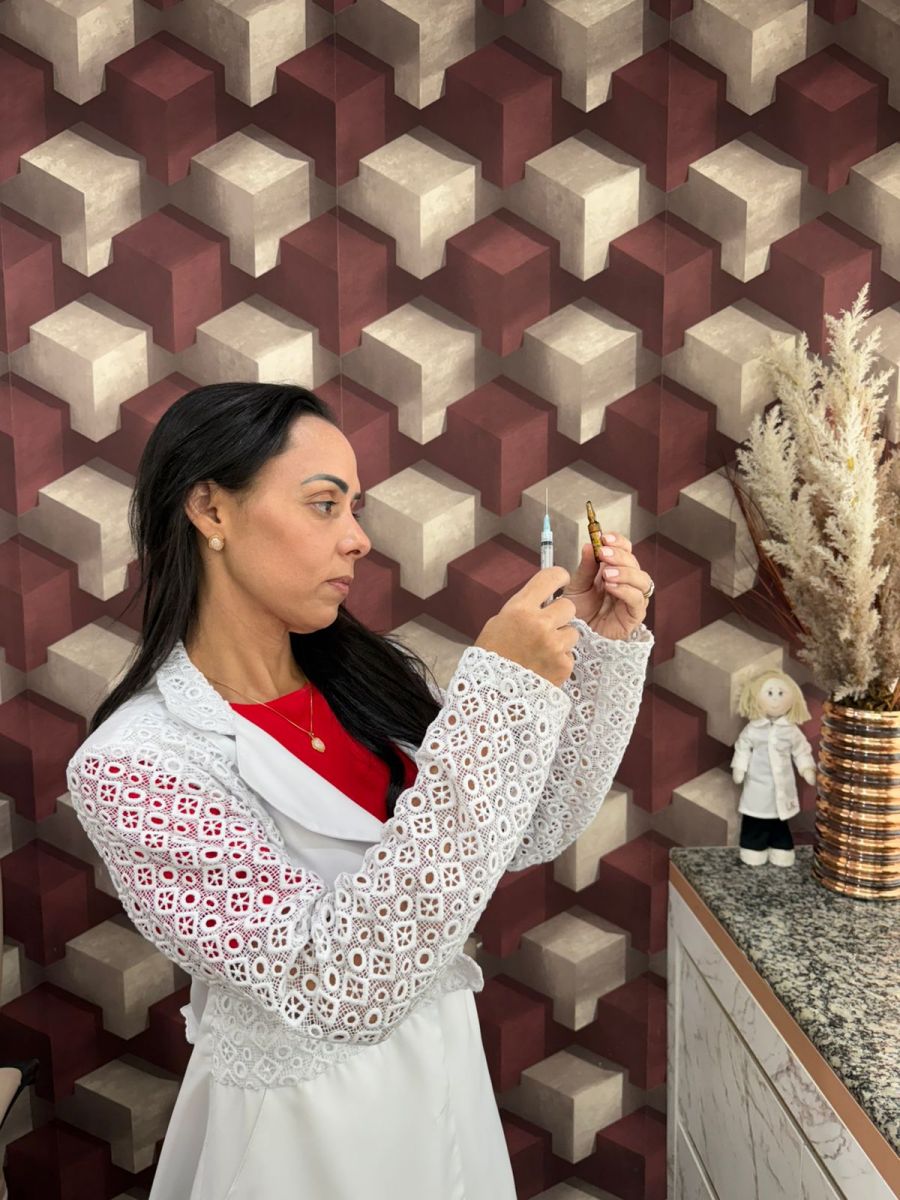 Ginecologista e obstetra Yasmine Bader