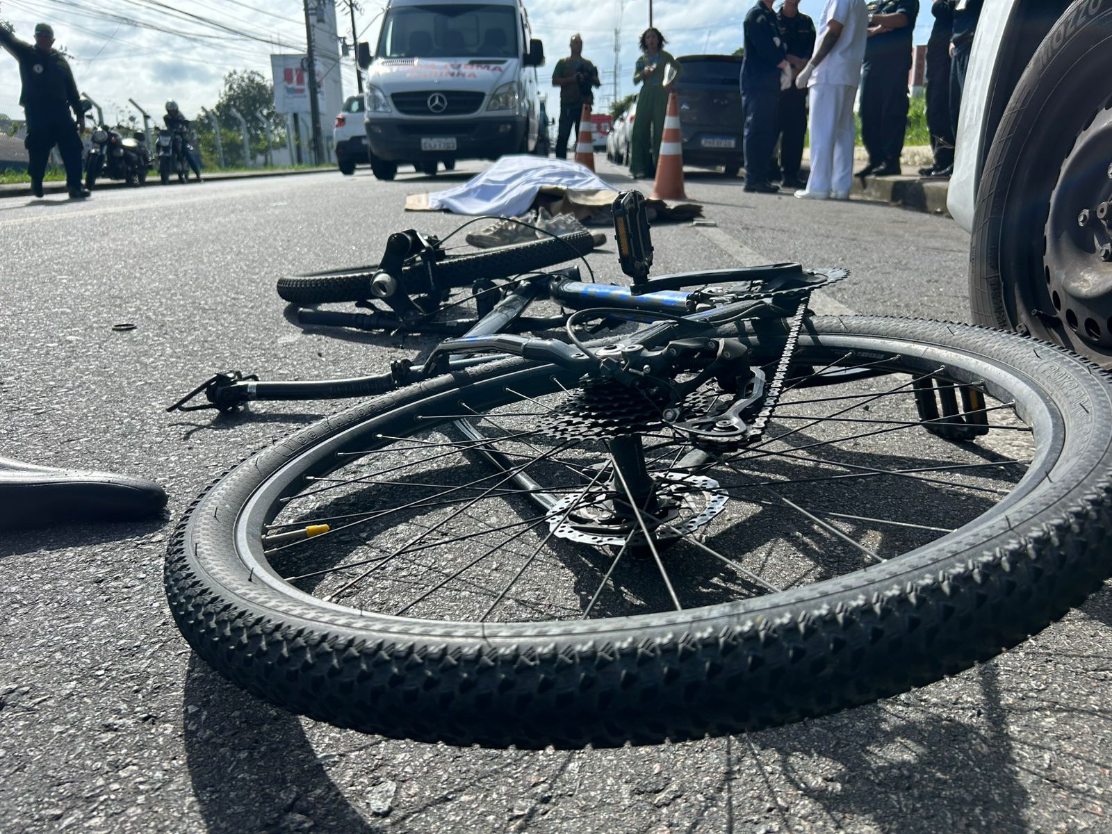 Bicicleta da v&iacute;tima - Foto: Jander Robson/Portal do Holanda