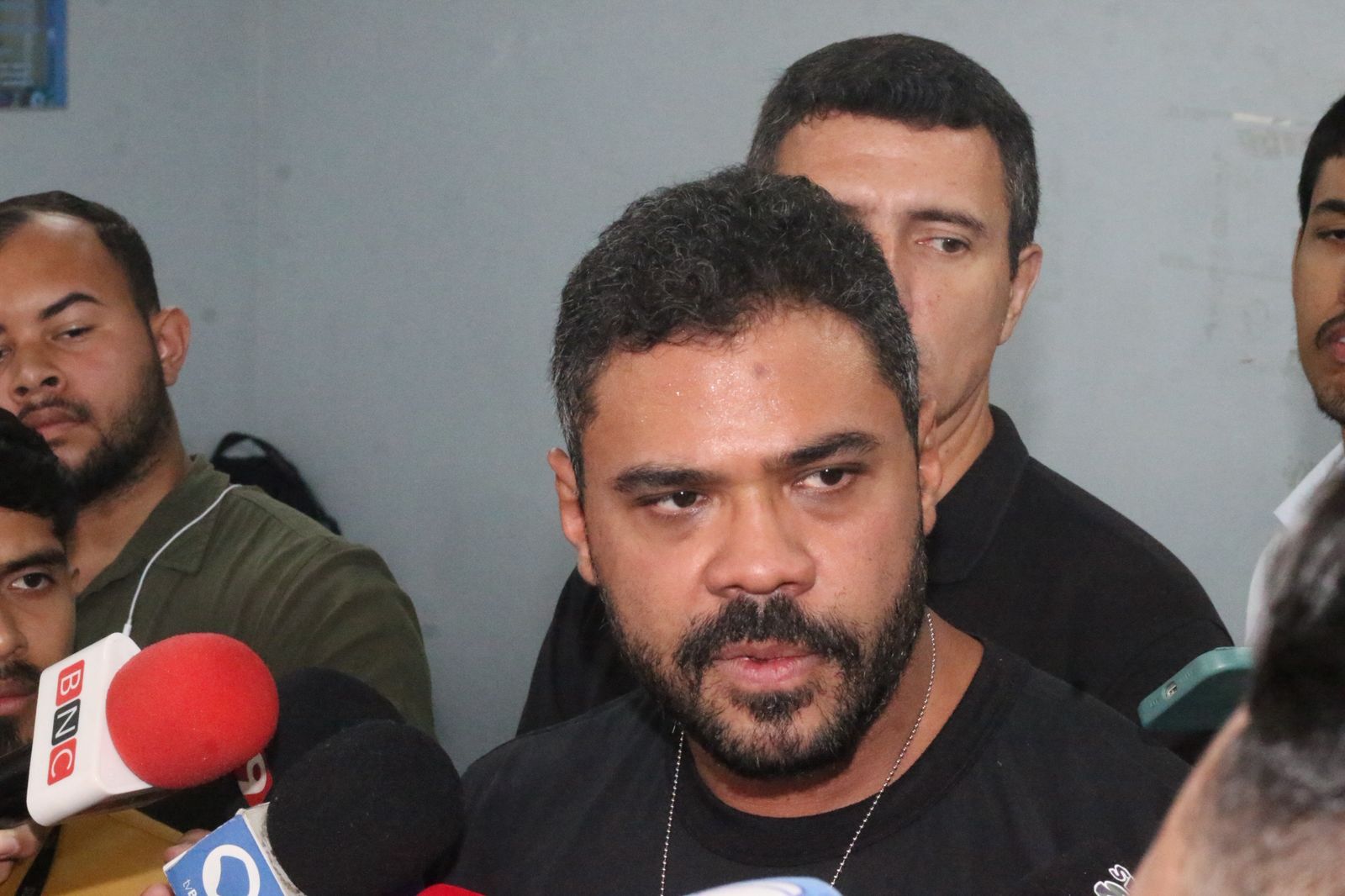 Delegado Marcelo Martins d&aacute; detalhes do caso - Foto: Jander Robson/Portal do Holanda