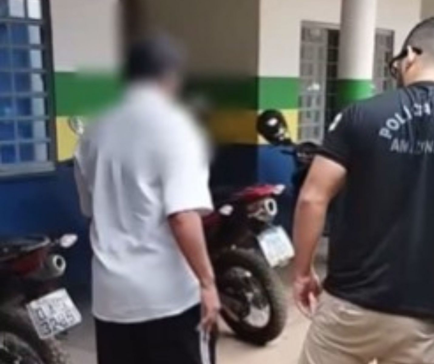  Preso que abusou da bisneta da esposa &eacute; conduzido a delegacia / Foto: Reprodu&ccedil;&atilde;o
