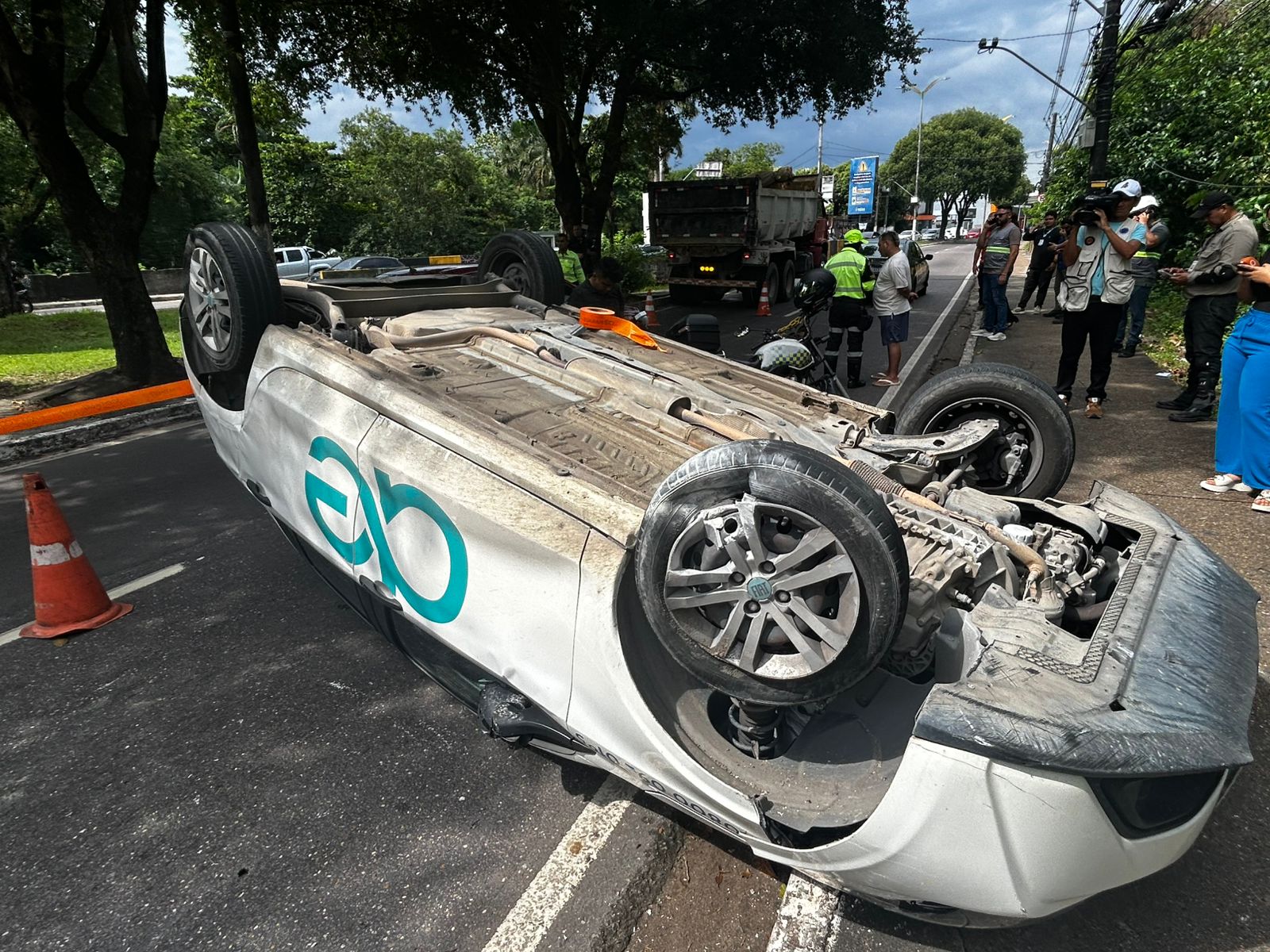 Ve&iacute;culo capotou -Foto: Jander Robson/Portal do Holanda