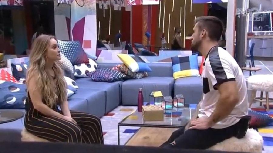 bbb-21-arthur-e-carla-diaz-discutem-a-relacao-1615004890996_v2_900x506.jpg