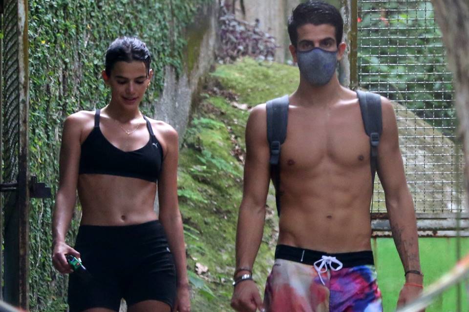 Imagem que deu origem &agrave;s cr&iacute;ticas, que acabaram desencadeando revela&ccedil;&atilde;o sobre interna&ccedil;&atilde;o do pai da atriz. Foto: Agnews