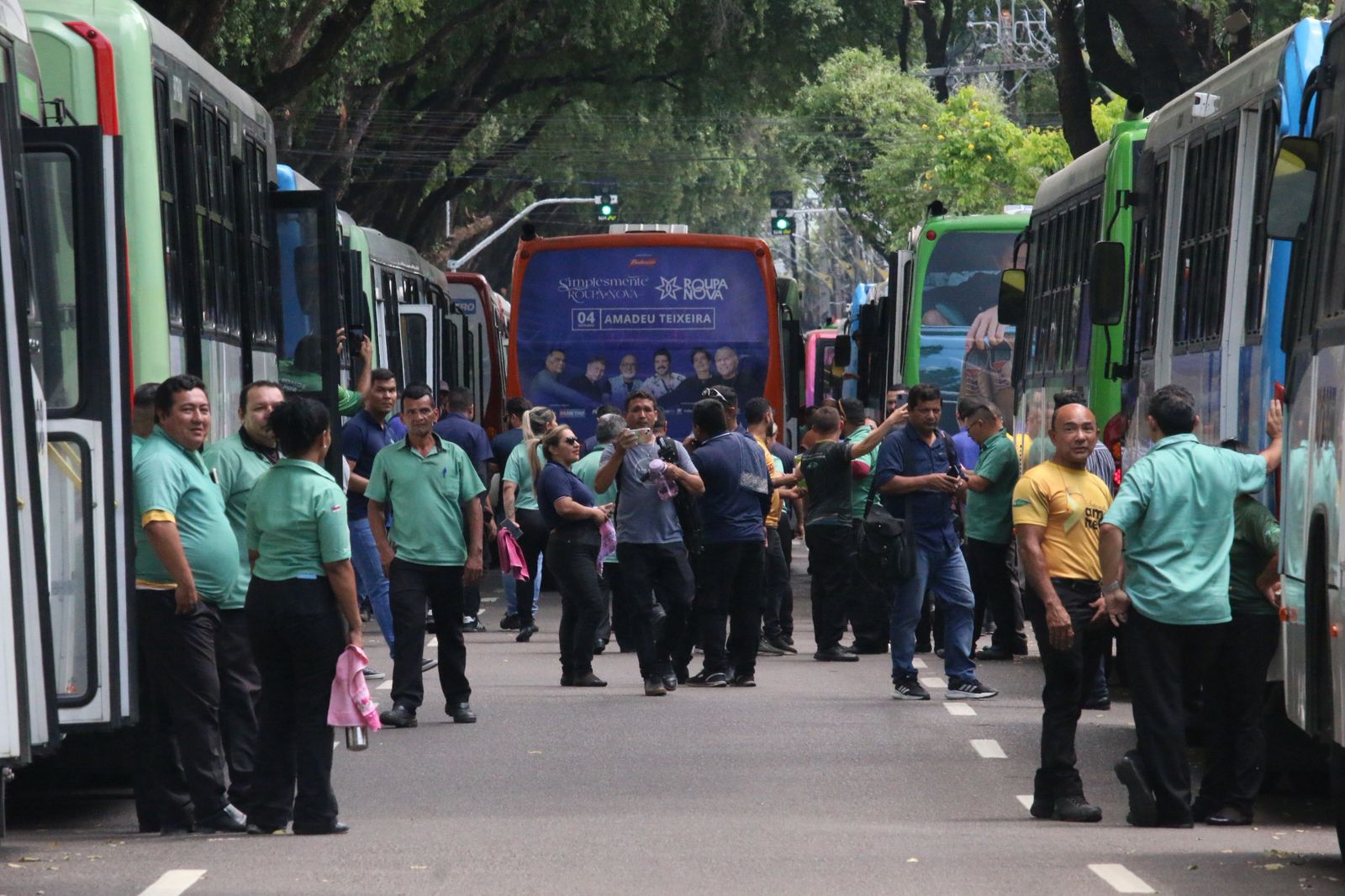 Rodovi&aacute;rios parados no Centro - Foto: Jander Robson/Portal do Holanda