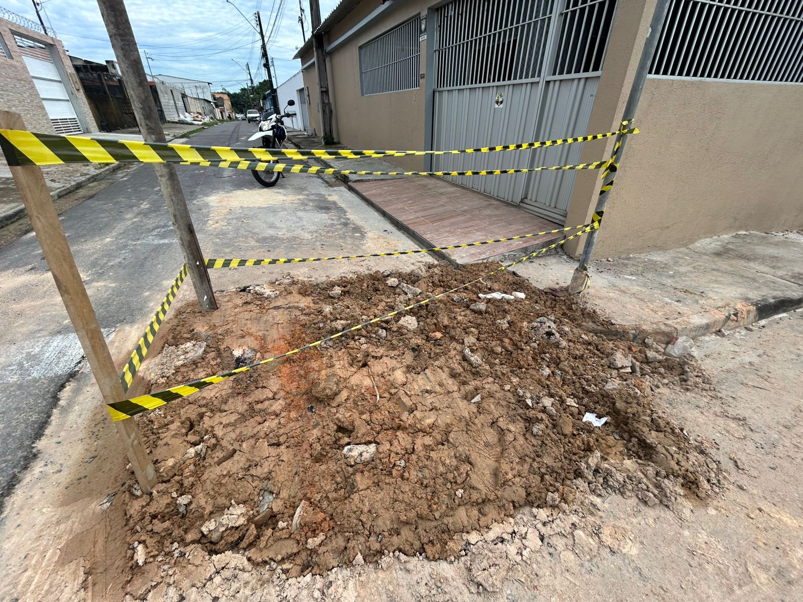 Escava&ccedil;&atilde;o na Rua D11- Foto: Jander Robson/Portal do Holanda