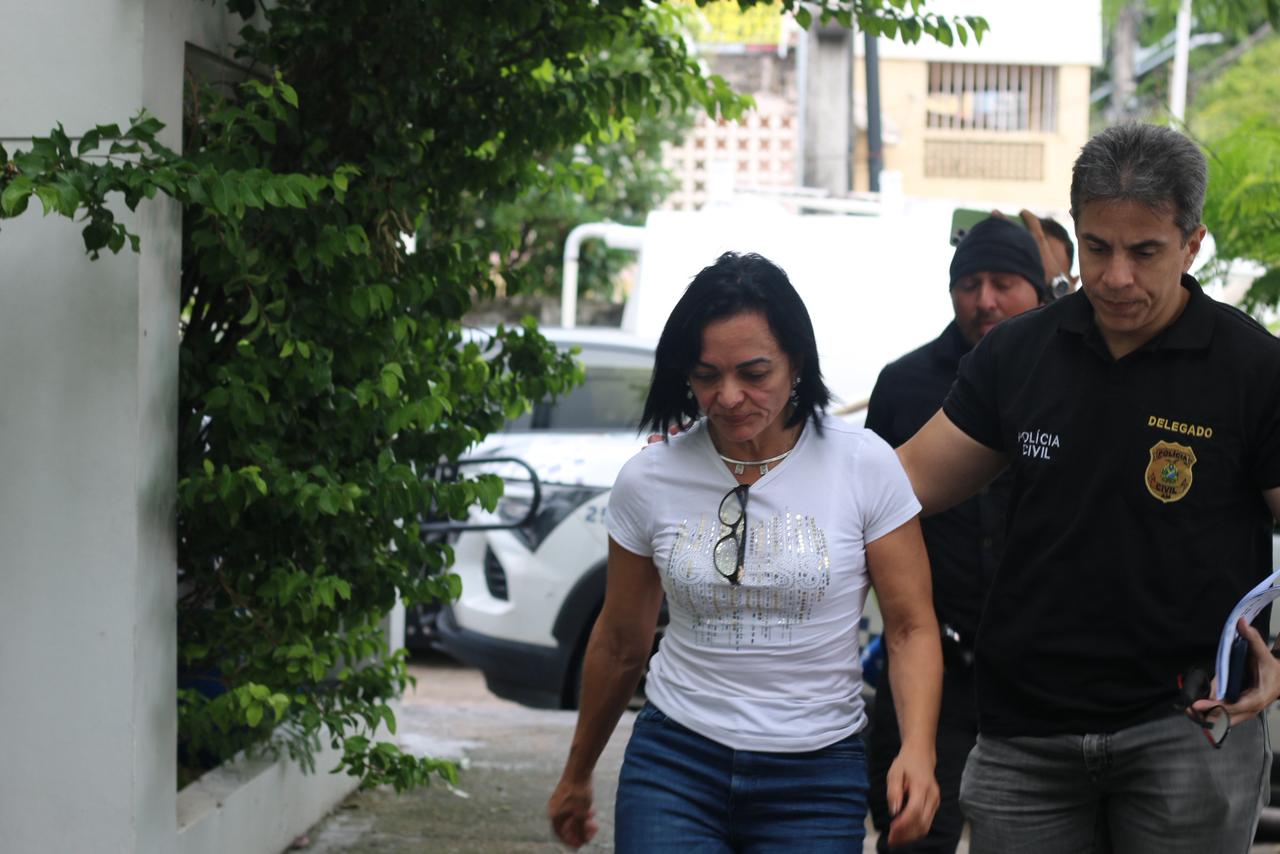 Mulher presa na opera&ccedil;&atilde;o -Foto: Jander Robson/Portal do Holanda