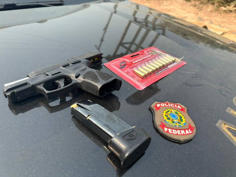 Muni&ccedil;&otilde;es e arma aprendidas / Foto: Divulga&ccedil;&atilde;o / Pol&iacute;cia Federal
