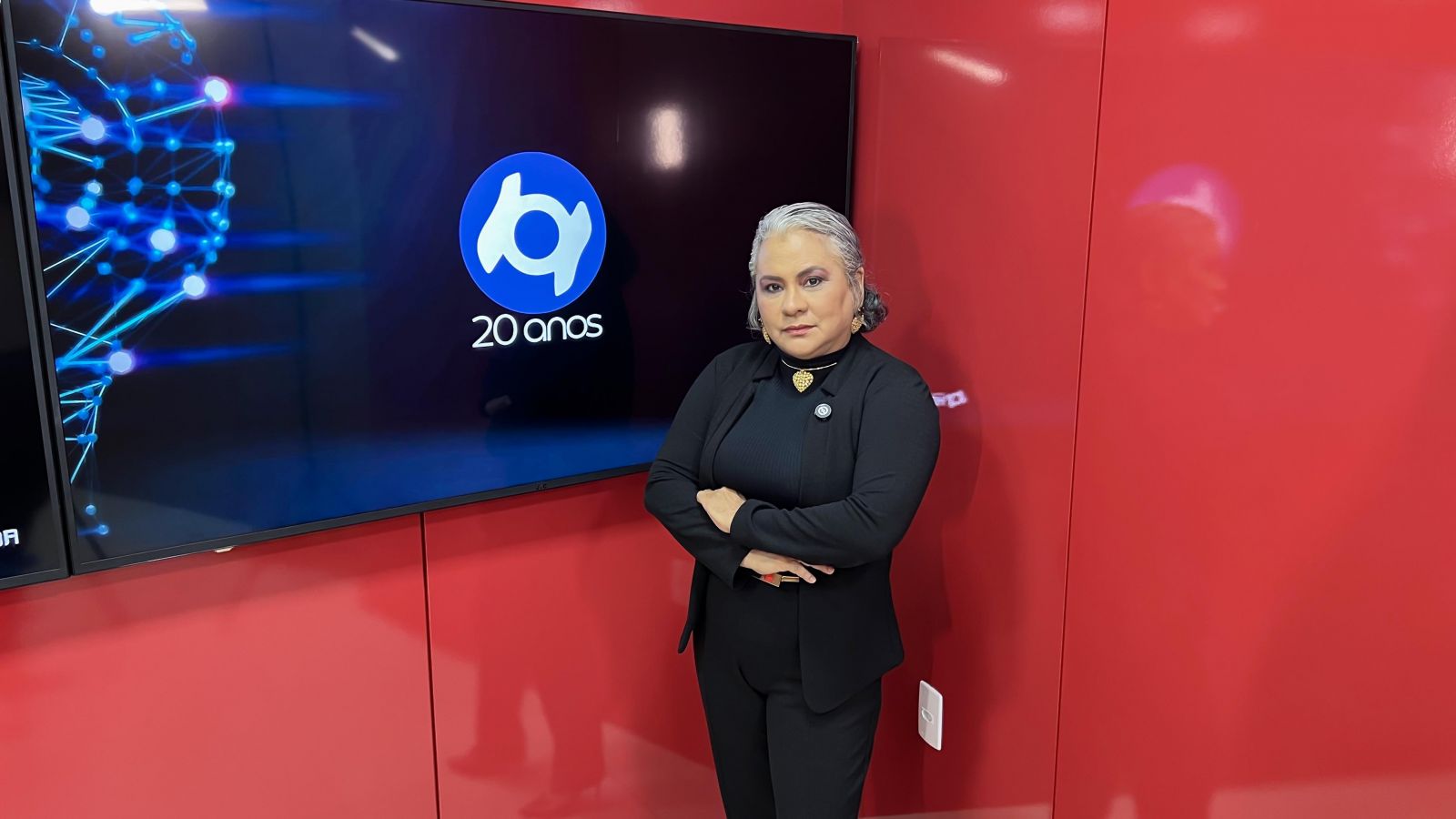 A apresentadora Ednilza Guedes nos est&uacute;dios do Portal do Holanda. Produ&ccedil;&atilde;o de Andr&eacute; Prot&aacute;zio e Paulo Rabelo.