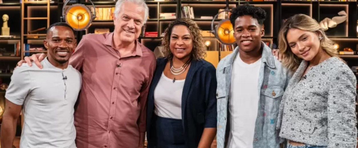 Imagem original com a fam&iacute;lia reunida - Foto: Divulga&ccedil;&atilde;o Mauricio Fidalgo / Globo