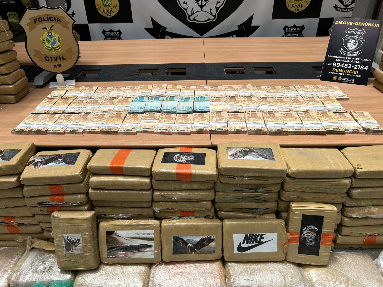 Dinheiro e drogas- Foto: Jander Robson/Portal do Holanda