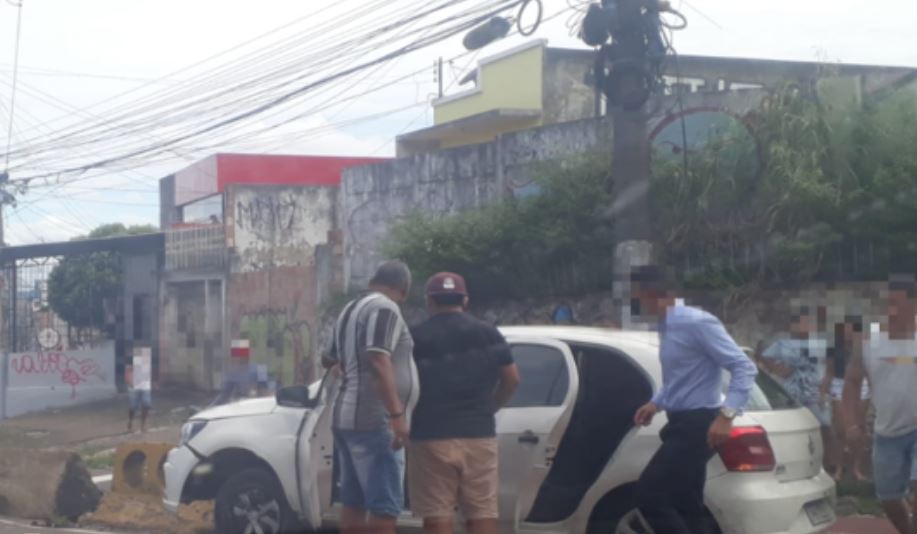 Acidente na Constantino Nery - Foto: Divulga&ccedil;&atilde;o