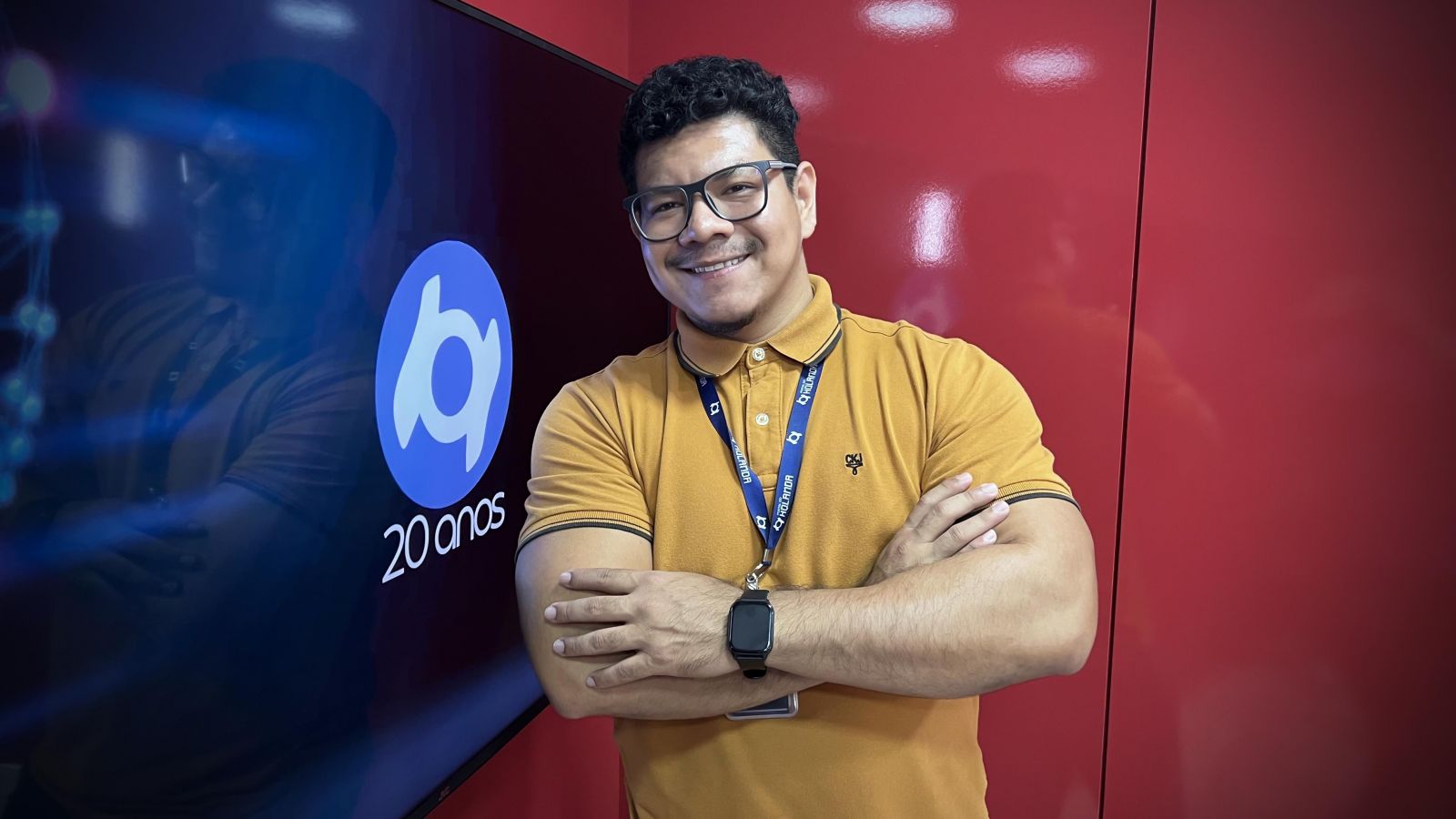 O apresentador do Banzeiro dos Famosos, Paulo Rabelo, nos est&uacute;dios do Portal do Holanda. Produ&ccedil;&atilde;o: Andr&eacute; Prot&aacute;zio e Paulo Rabelo. Roteiro: Glauci Alencar.