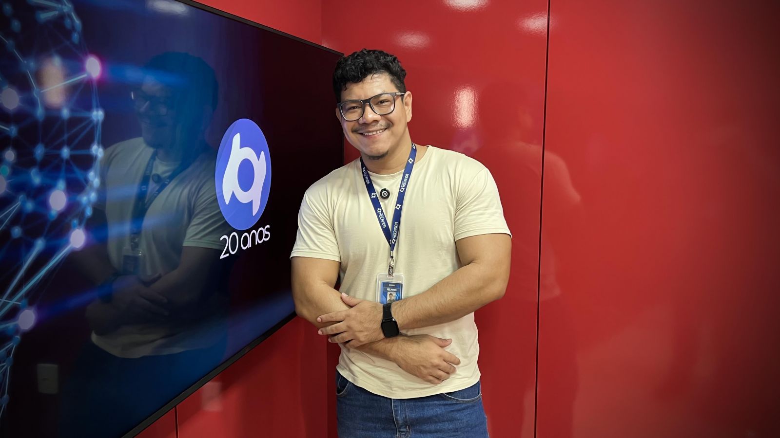 O apresentador do Banzeiro dos Famosos, Paulo Rabelo, nos est&uacute;dios do Portal do Holanda. Produ&ccedil;&atilde;o: Andr&eacute; Prot&aacute;zio e Paulo Rabelo. Roteiro: Glauci Alencar.