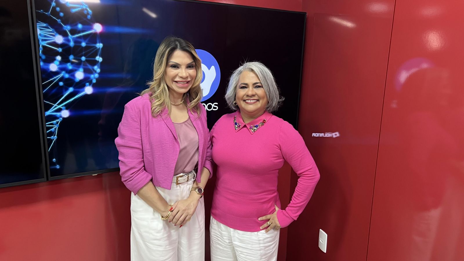 A convidada Liege Menezes, Psic&oacute;loga Cl&iacute;nica e Secret&aacute;ria Executiva de Assist&ecirc;ncia da SES/AM, esteve nos est&uacute;dios do Portal do Holanda ao lado da farmac&ecirc;utica Ednilza Guedes. Produ&ccedil;&atilde;o: Andr&eacute; Prot&aacute;zio e Paulo Rabelo.