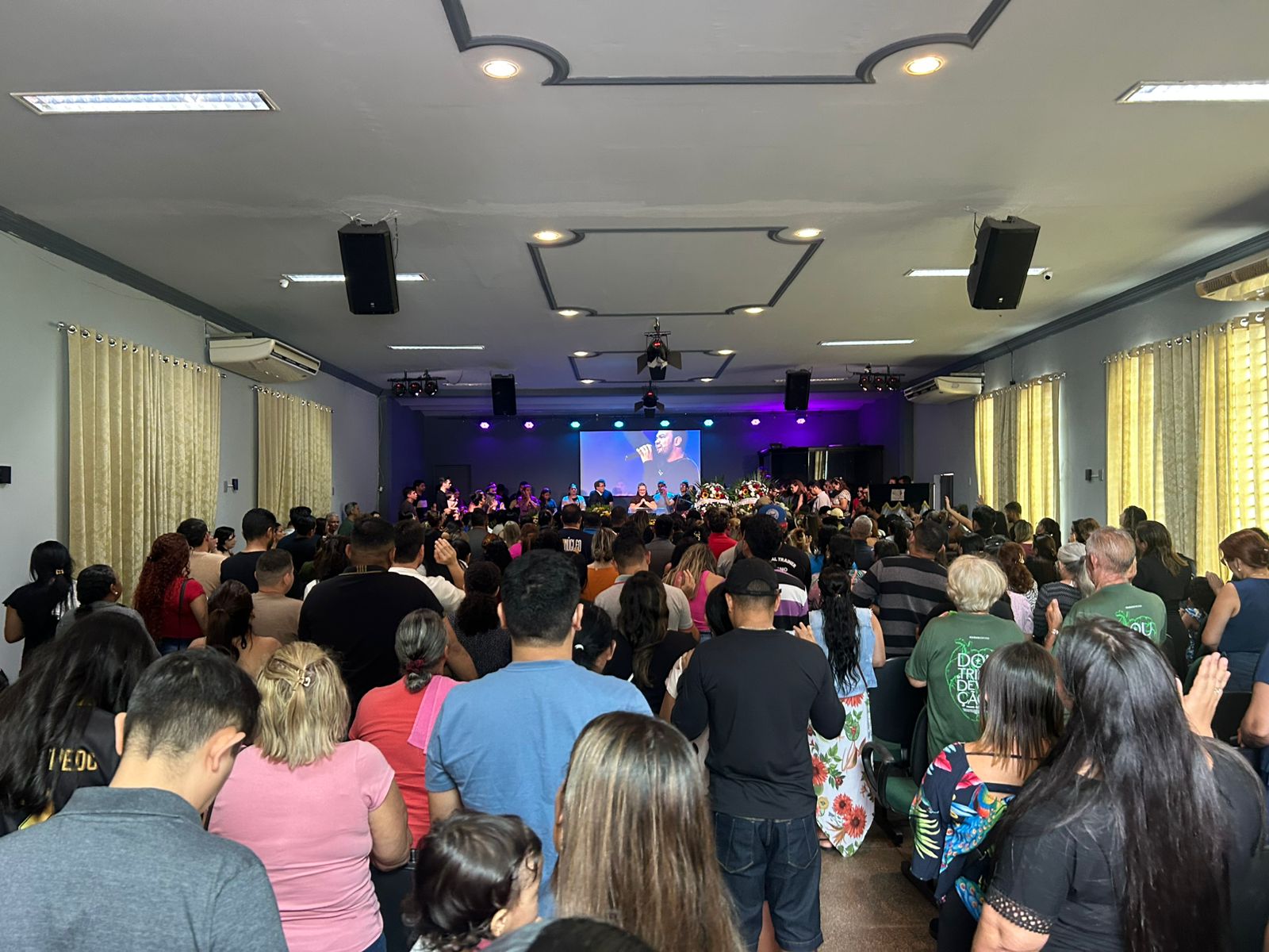 Amigos e familiares prestaram culto de despedida - Foto: Jander Robson/Portal do Holanda