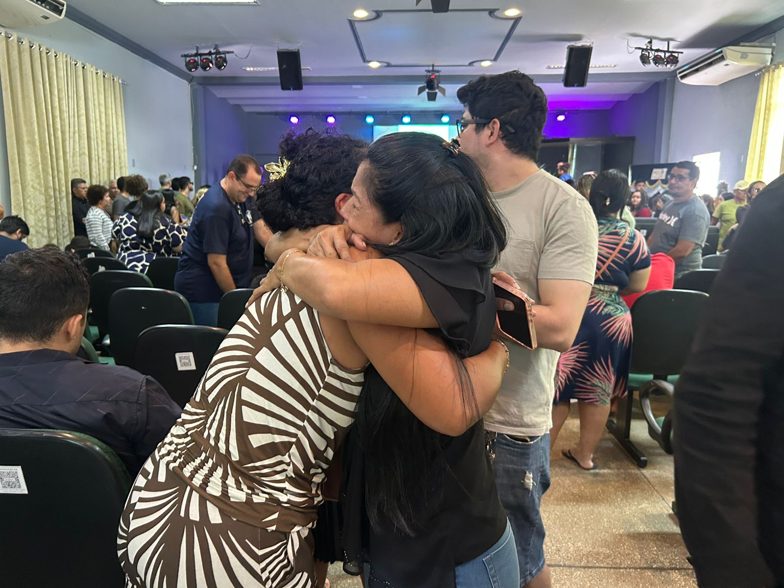 Familiares lamentam - Foto: Jander Robson/Portal do Holanda