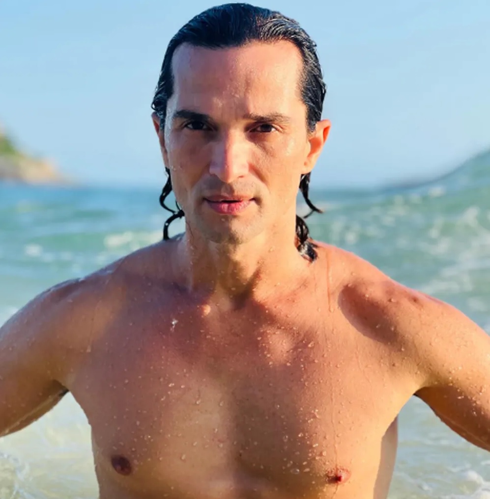 O caso &eacute; investigado no Rio de Janeiro e as autoridades informaram que ele foi visto por &uacute;ltimo em 27 de janeiro em Campo Grande, zona Oeste do Rio. &ldquo;Ele tinha oito cachorros, todos desapareceram. Se ele fosse realmente trabalhar em outro Estado, deixaria os animais em uma cl&iacute;nica de confian&ccedil;a. E ele sempre deixa a casa toda arrumada, sempre organizada. Quando n&oacute;s fomos no Rio fazer o boletim de ocorr&ecirc;ncia, encontramos tudo desarrumado&rdquo;, afirmou a m&atilde;e. 