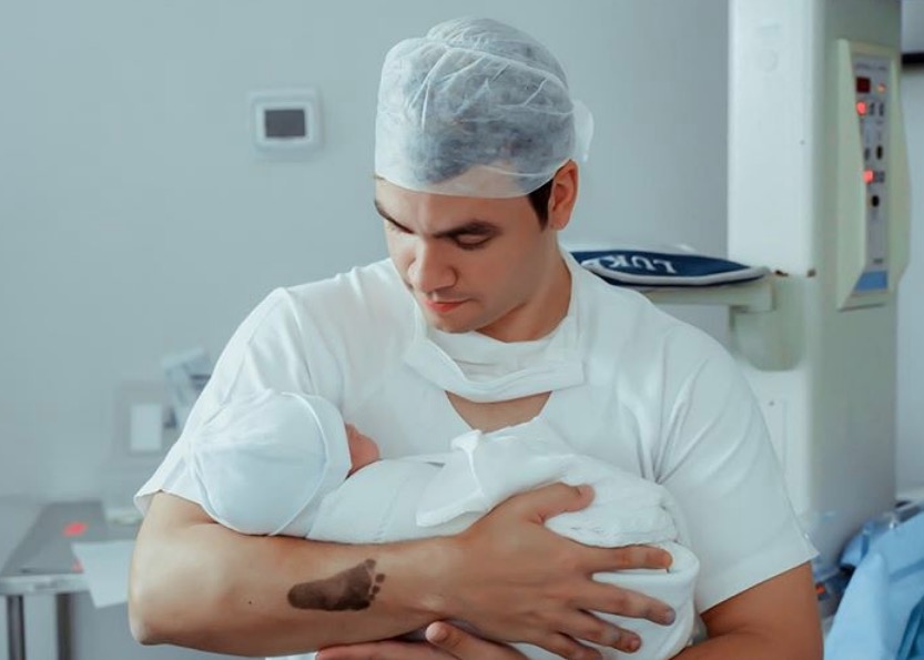 Luccas Neto com o filho, Luke - Foto: Reprodu&ccedil;&atilde;o Instagram