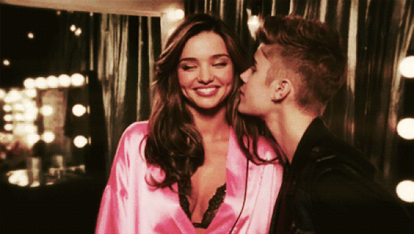 miranda-kerr-justin-bieber.gif