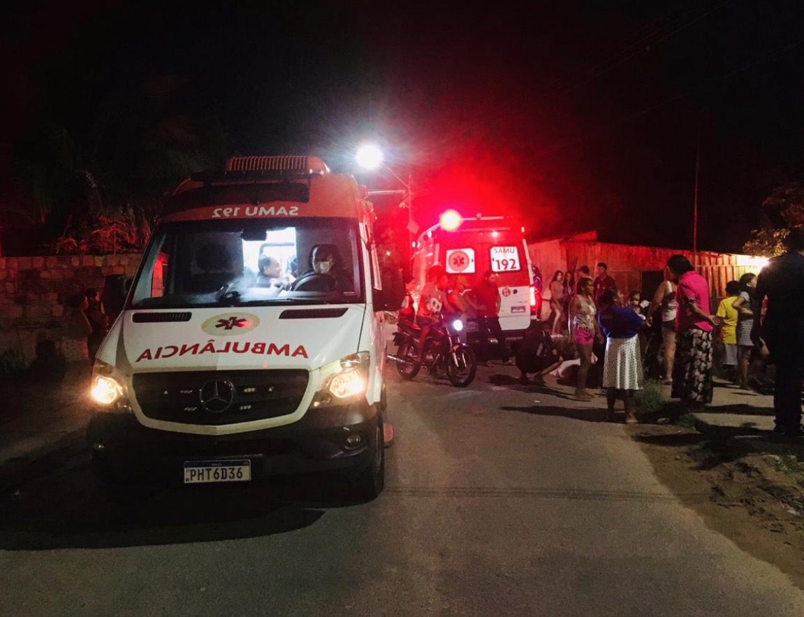 O filho entrou no igarap&eacute; e levou uma descarga el&eacute;trica, pai tentou ajudar e tamb&eacute;m morreu - Foto: Caio Guarlotte/Portal do Holanda