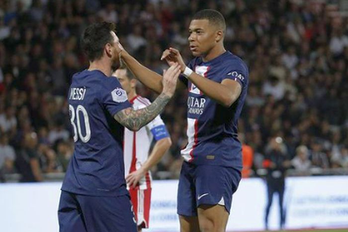 Messi e Mbapp&eacute; jogam pelo PSG, na Fran&ccedil;a - Foto: Divulga&ccedil;&atilde;o/Fifa
