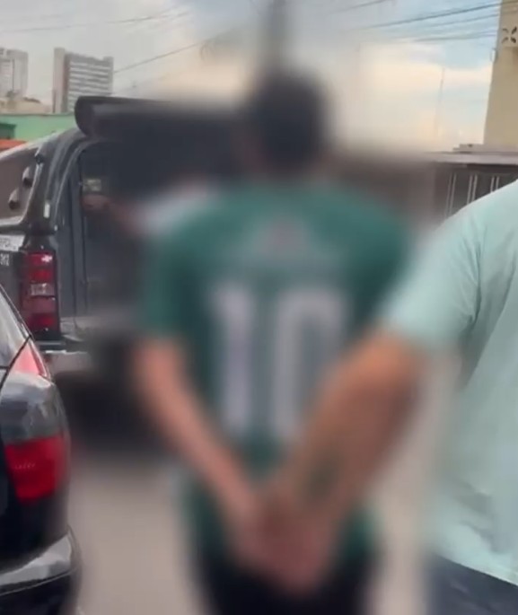 Homem preso com os v&iacute;deos - Foto: Divulga&ccedil;&atilde;o