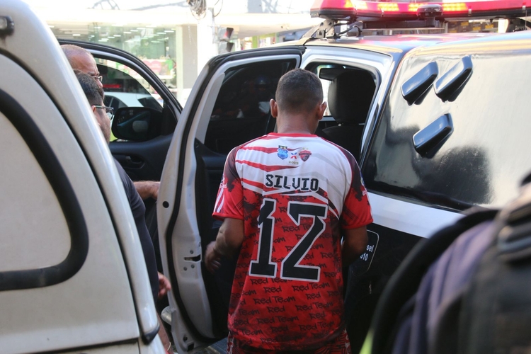 Homem é solto após andar com idoso morto em cadeira de rodas no Centro