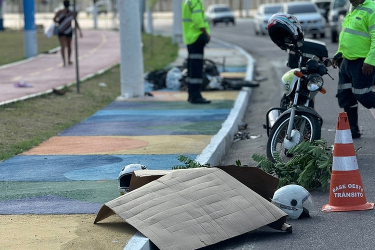 A imprud&ecirc;ncia, entre elas, retornos improvisados, j&aacute; tiraram a vida de dezenas de pessoas - Foto: Neto Silva