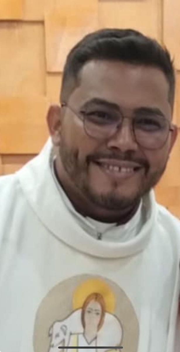 Padre é preso suspeito de manter e filmar relações sexuais com menores em Coari