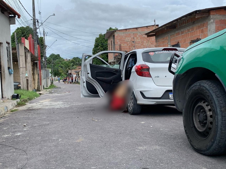 Passageiro de carro por app executados na rua Menino Jesus / Foto: Caio Guarlotte / Portal do Holanda