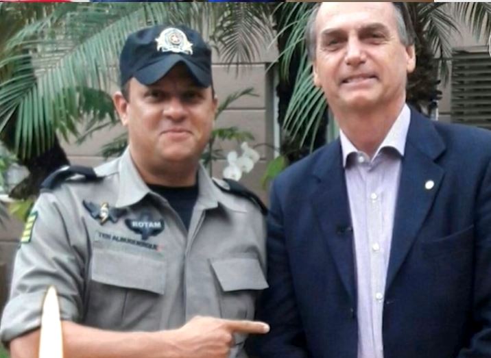 PM aparece em foto com Bolsonaro