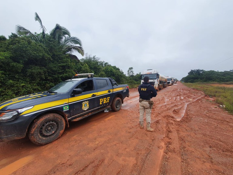 Fiscaliza&ccedil;&atilde;o na BR-319 - Foto: Divulga&ccedil;&atilde;o PRF-AM