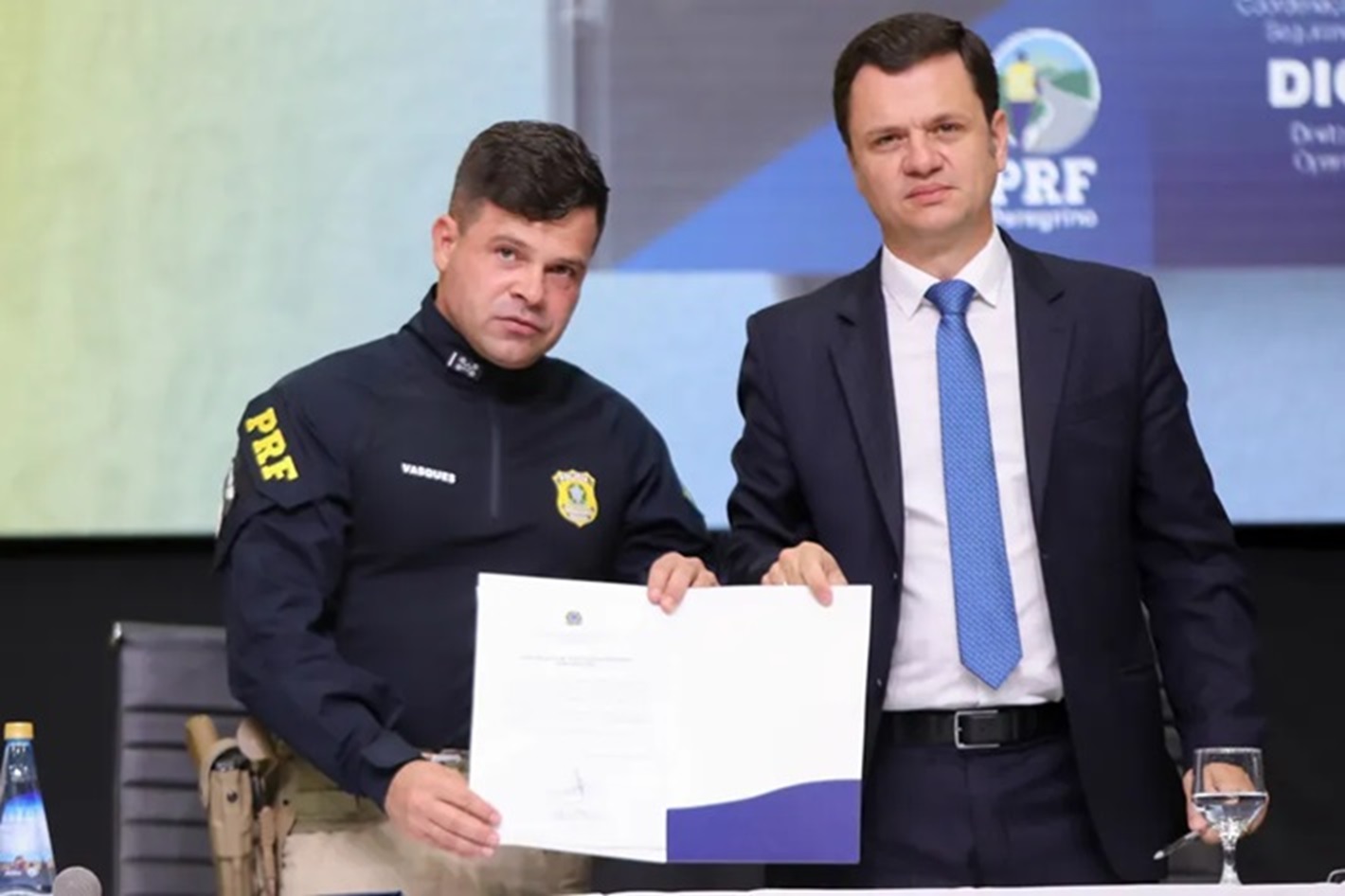  Silvinei Vasques (&agrave; esq.), e Anderson Torres. Foto: Tom Costa/MJSP